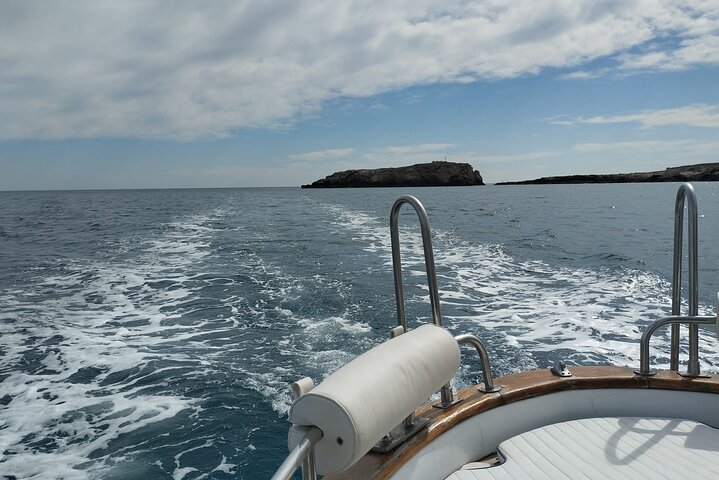 Monopoli Shared tour by Gozzo boat to the Polignano caves