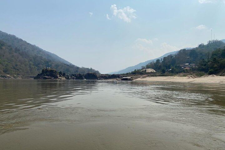 Chiang Rai: 2 Days 1 Night Slow Boat Transfer to Luang Prabang
