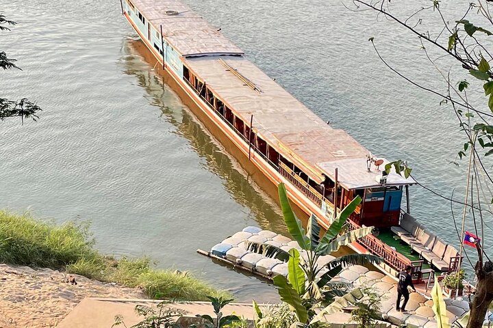 Chiang Rai: 2 Days 1 Night Slow Boat Transfer to Luang Prabang