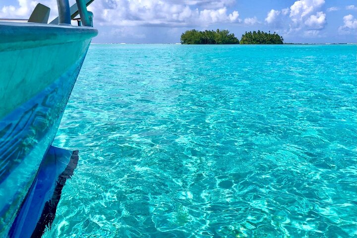 The Vanilla tour of Taha'a in a comfortable outrigger canoe