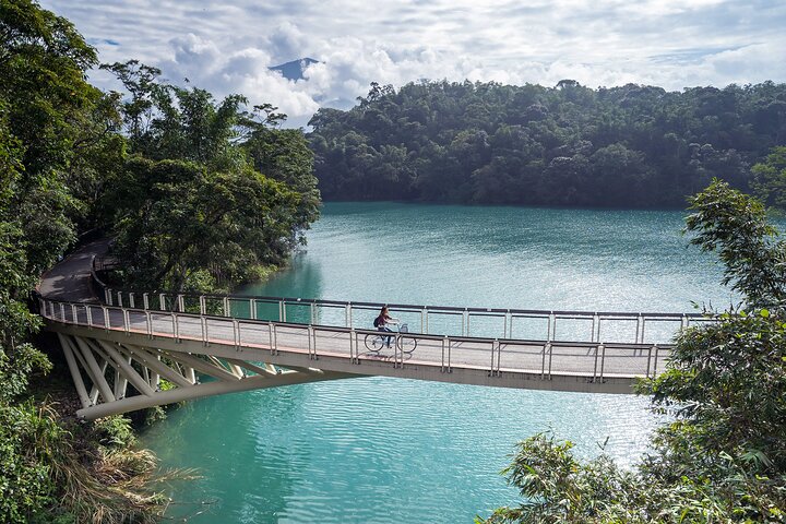Exclusive 3-Day Sun Moon Lake & Alishan Private Tour