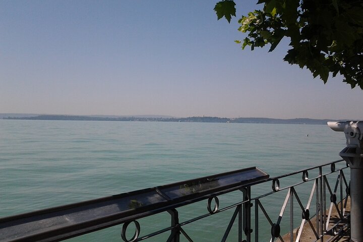 Meersburg: Public guided tour with wine tasting