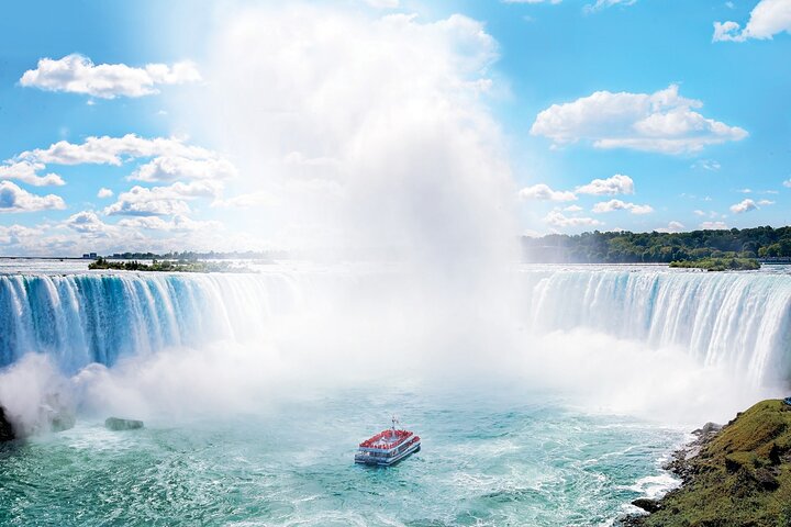 Exclusive Priority Niagara Boat Tour & Journey Behind Falls