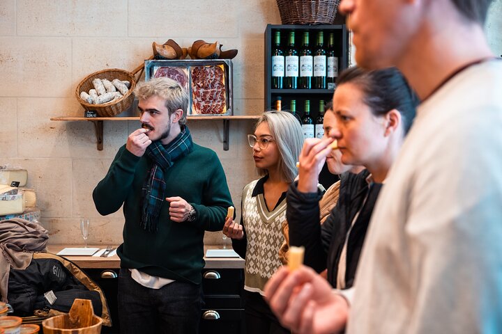 Bordeaux Food and Wine Tour : Authentic Artisan Flavors