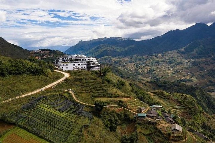 Sapa Trek 2days/1night -HOTEL 5 STAR-From Hanoi by Limousine Van