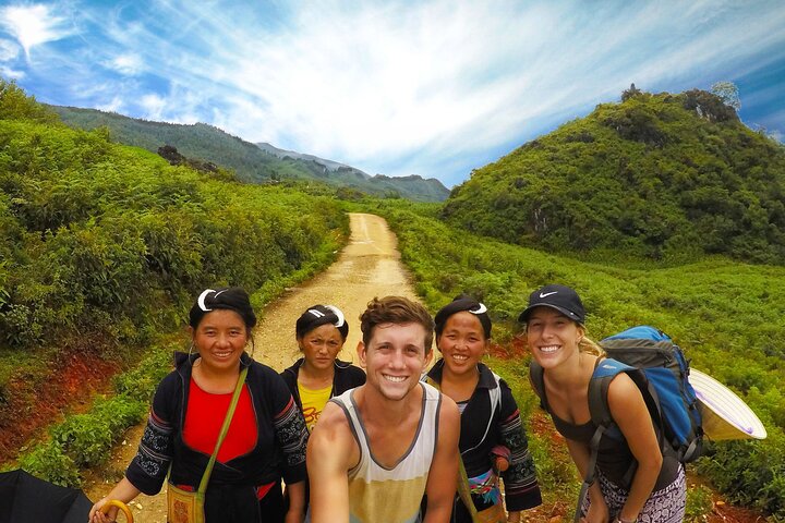 Sapa Trek 2days/1night -HOTEL 5 STAR-From Hanoi by Limousine Van