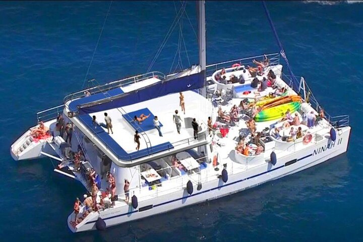 A day at sea in Cala Blanca with paella and jet ski