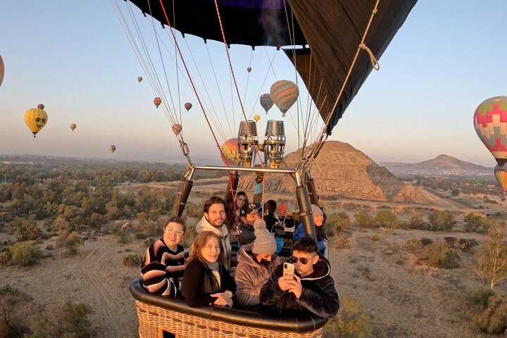 Balloon Flight+Gruta brekfast+Teotihuacan Tour from Mexico City