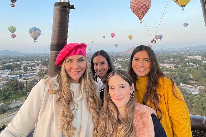 Balloon Flight+Gruta brekfast+Teotihuacan Tour from Mexico City