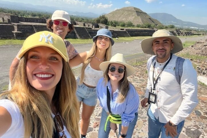 Balloon Flight+Gruta brekfast+Teotihuacan Tour from Mexico City