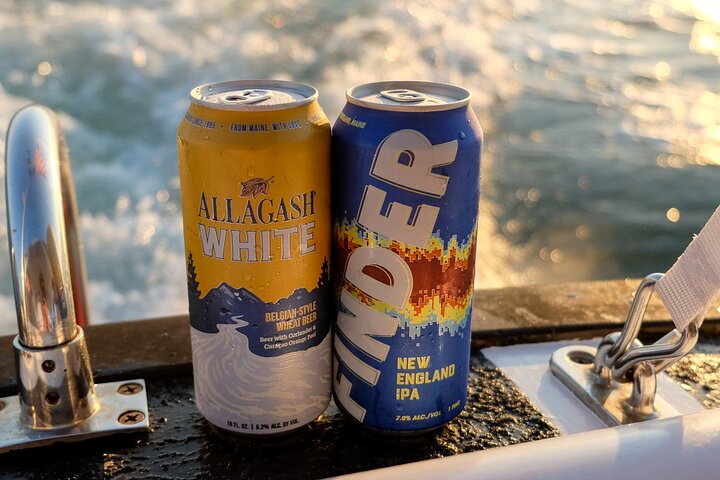 Small Group Sunset Lighthouse Boat Cruise With Local Drinks