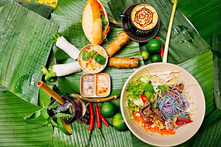Hanoi Jeep Tour: Food, Culture and Fun by Vietnam Army Jeep