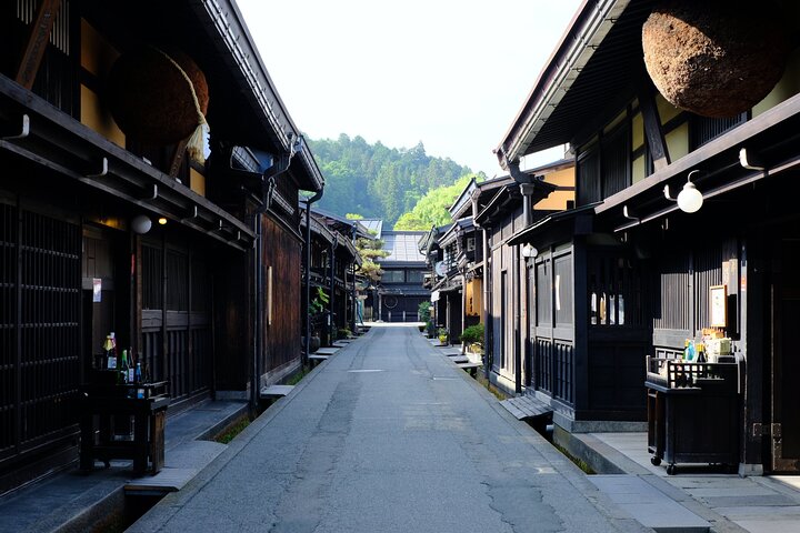 Private Sightseeing Tour to Shirakawago and Takayama from Nagoya