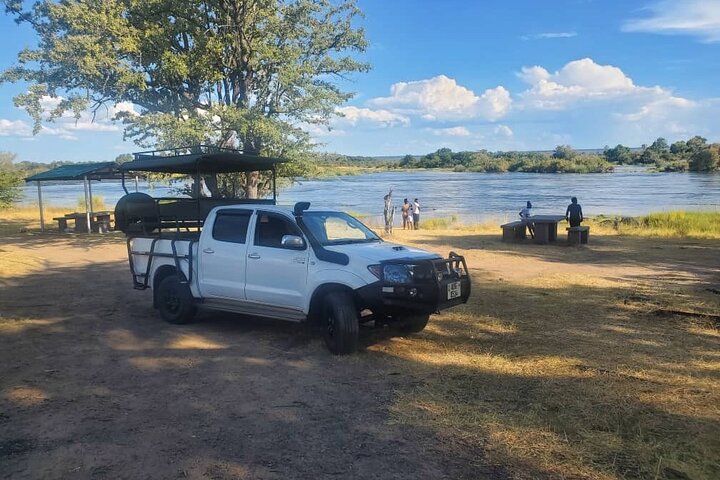 Exclusive Game Drive & White Rhino Safari in Livingstone Zambia