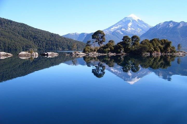 Lake Huechulafquen and Lanin Volcano Day Trip