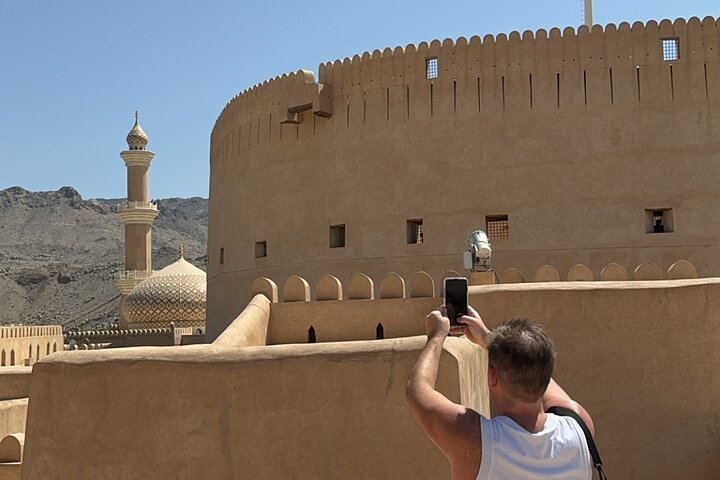 Muscat: Private Luxury Airport & Hotel Transfer