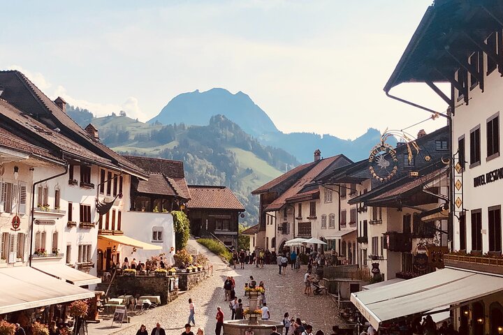Gruyères Cheese and Chocolate tour from Geneva with local host