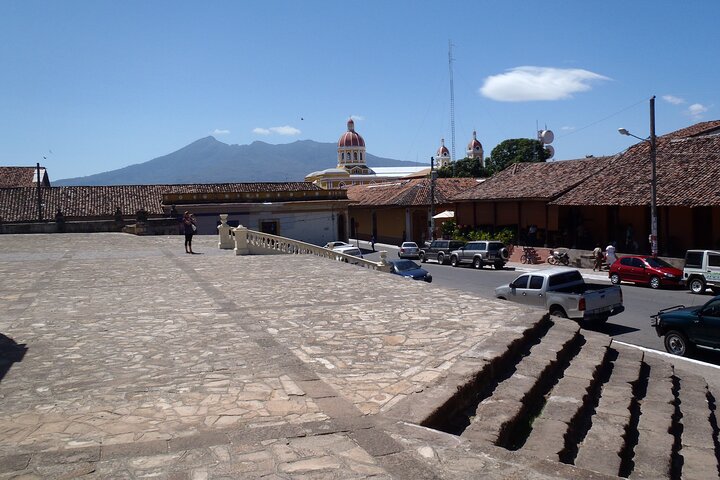 Nicaragua One Day Tour to Colonial Granada and Crafty Masaya