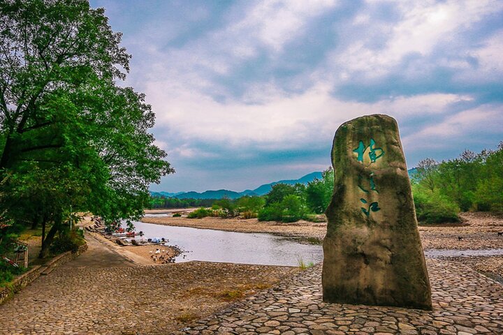 Private tour to Nan Xi river bamboo rafting and Lishui old street