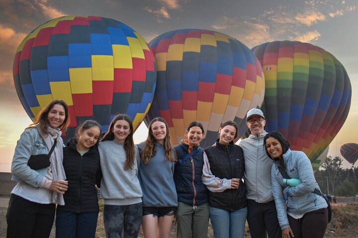 Balloon flight + pick up in CDMX + Breakfast in Cave + Pyramids