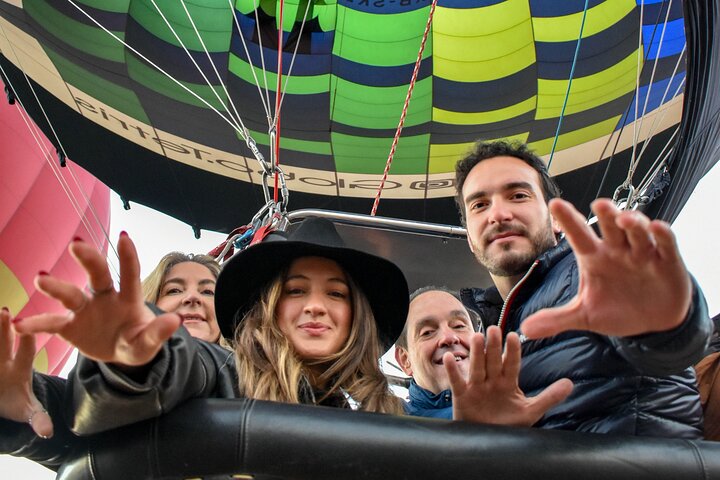 Balloon flight + pick up in CDMX + Breakfast in Cave + Pyramids