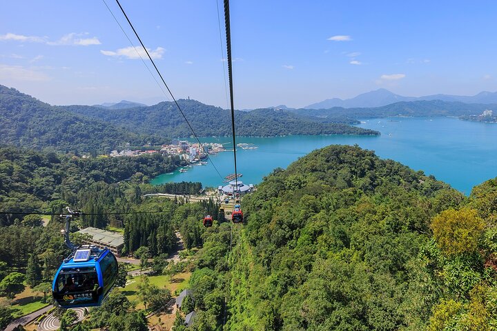 Private 9-Hour Sun Moon Lake Leisure Tour from Taichung (台中)!