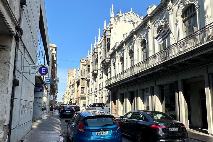 Tailor-made Montevideo: Private City Tour with a Local