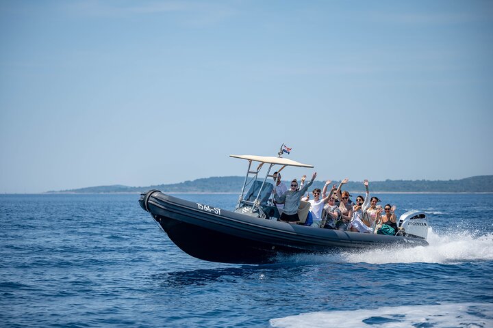 Blue Cave, Hvar & 5 Islands Speedboat Adventure From Split