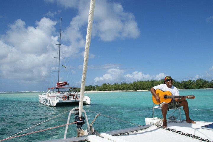 Mauritius Ile Aux Cerfs Catamaran Tour with Lunch and Drinks