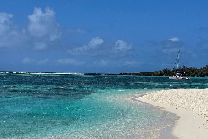 Mauritius Ile Aux Cerfs Catamaran Tour with Lunch and Drinks