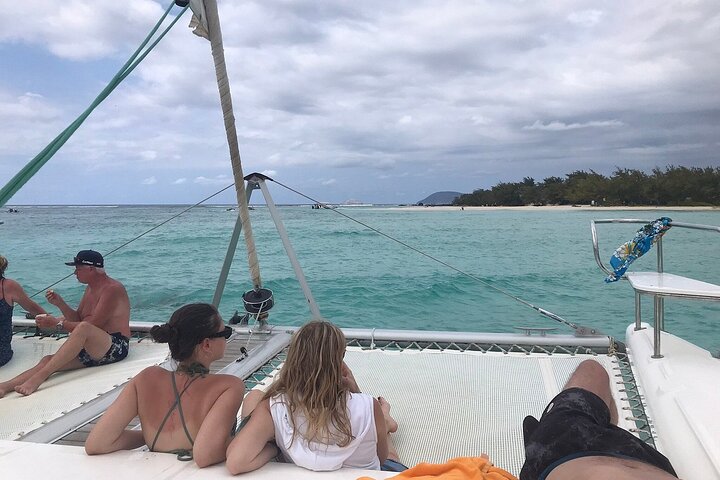 Mauritius Ile Aux Cerfs Catamaran Tour with Lunch and Drinks