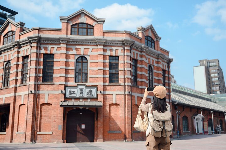 Keelung Shore Excursions: Private 6-Hour Taipei City Adventure!