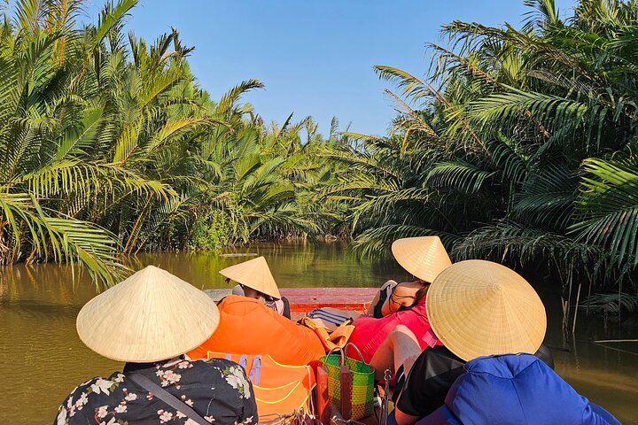 Ben Tre Mekong Zig Zag: Scooter, Sailboat, and Food (Full day)