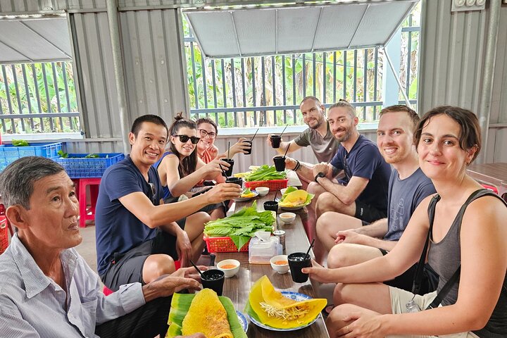 Ben Tre Mekong Zig Zag: Scooter, Sailboat, and Food (Full day)