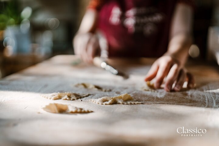Organic cooking class with a sommelier in an Olive and wine farm