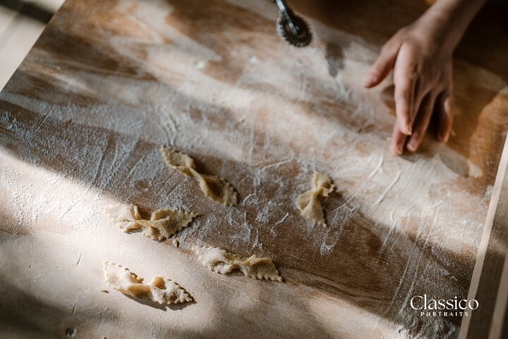 Organic cooking class with a sommelier in an Olive and wine farm