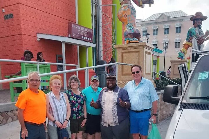 Nassau's Half Day Bus City Tour: Guided Tour with Free Samples
