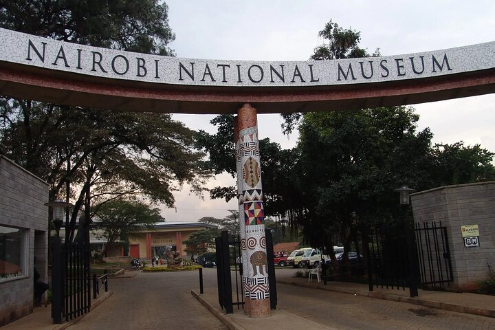 Nairobi National Museum, Giraffe Center & Bomas Kenya Guided Tour