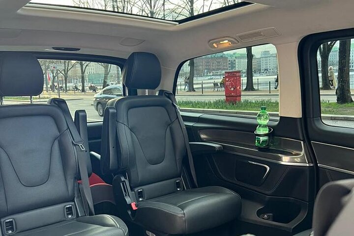 Private van transfer Kiel Cruise Terminal to Hamburg