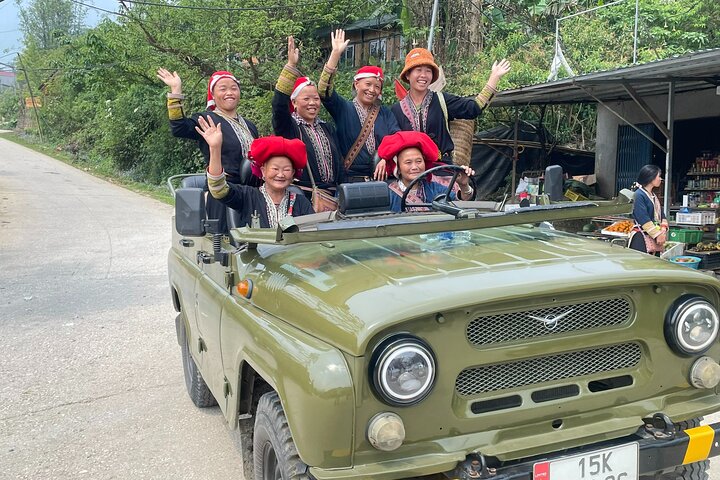 A Glimpse Of Sapa Jeep Tour Off the Beaten Path 4,5 Hours