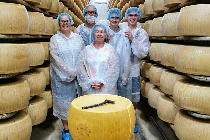 Parmigiano, Prosciutto and Traditional balsamic Tour from Bologna