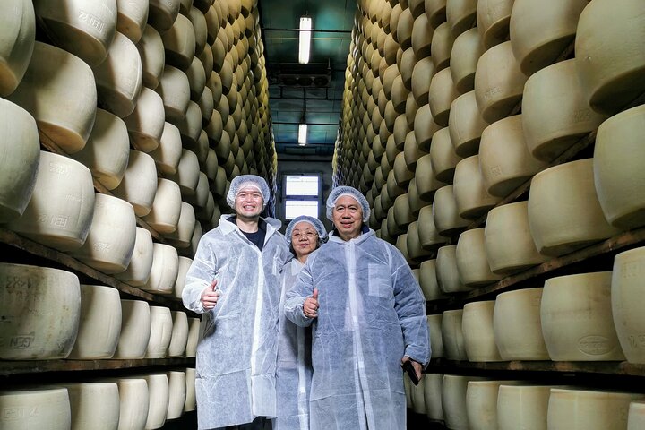 Parmigiano, Prosciutto and Traditional balsamic Tour from Bologna