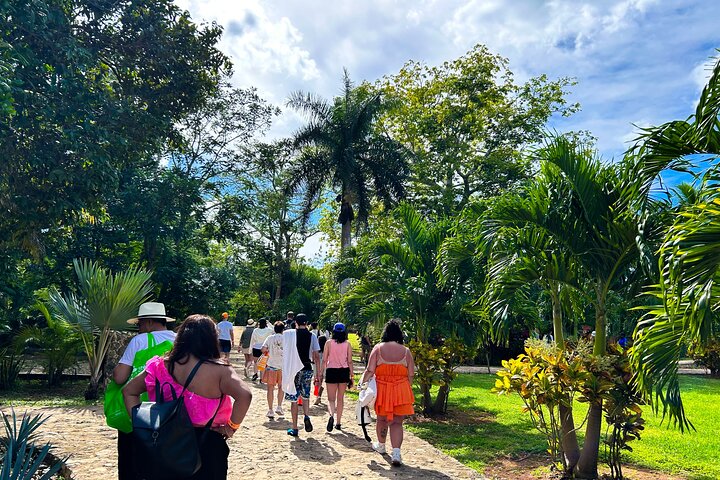 Chichen Itza Early Access Private Tour with Buffet Lunch