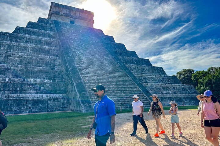 Chichen Itza Early Access Private Tour with Buffet Lunch