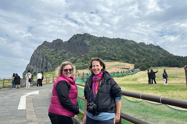 Jeju Island Popular Sightseeing Private Car Charter Tour 5/9hours
