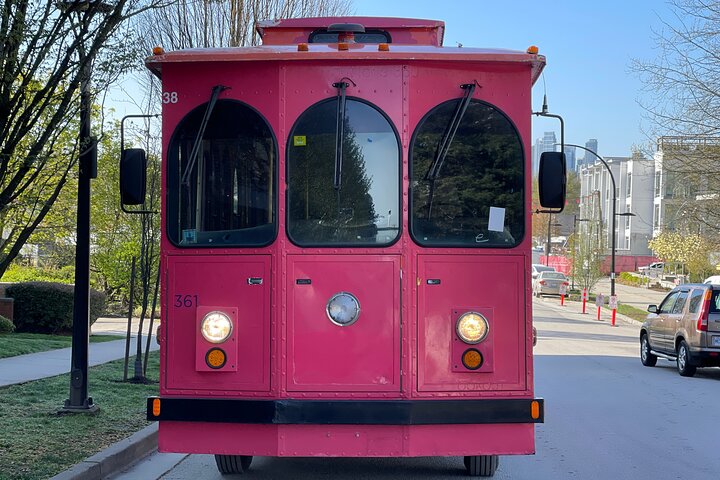 Vancouver Hop On Hop Off Trolley Tour w/ 20 Stops & Live Guide
