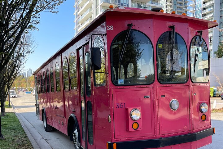 Vancouver Hop On Hop Off Trolley Tour w/ 20 Stops & Live Guide