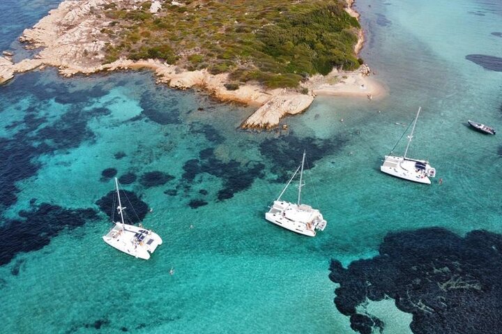 Catamaran tour Magdalene Archipelago from Cannigione from 12 mt..