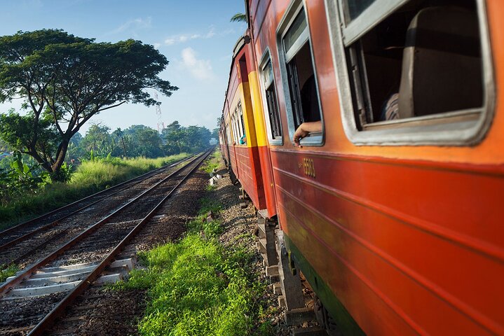First Class Scenic Train Ticket From Kandy To Ella