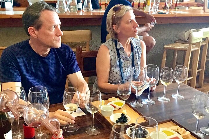 Taste 10 Types of Wine in 3 exclusive Casablanca’s Vineyard